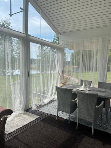 Wonderful Cottage By The Lake Hautjarvi Екстериор снимка